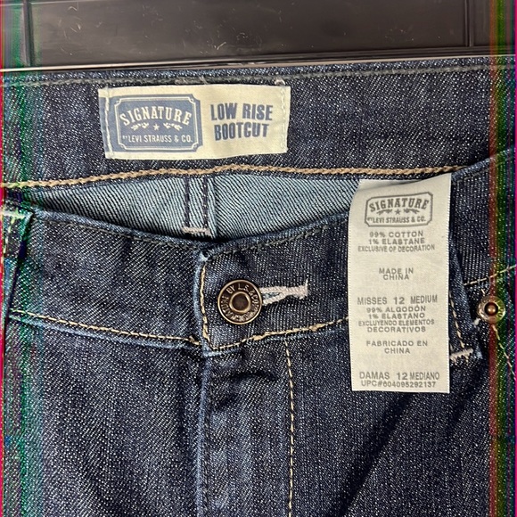 Signature Levi Strauss & Co. Low Rise Bootcut Jeans Sz: 12 - Picture 9 of 11